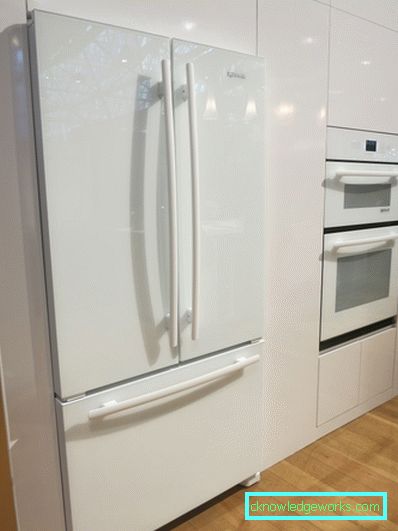 Бело стакло фрижидери